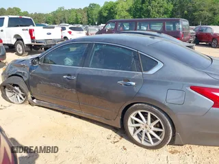 2017 Nissan Altima SR z VIN 1N4AL3AP7HC112822, wystawiony jako IAAI lot #42156282 z przebiegiem 121 124 mil mil oraz . Historia ofert i sprzedaży dostępna na DreamBid. Obrazek 13.