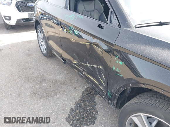 2025 Audi Q5 S line Premium z VIN WA1GAAFY9S2021963, wystawiony jako IAAI lot #41840606 z przebiegiem 6 900 mil mil oraz . Historia ofert i sprzedaży dostępna na DreamBid. Obrazek 6.
