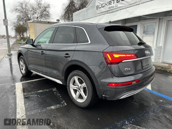 2021 Audi Q5 Premium with VIN WA1AAAFY3M2083416, listed as a Copart auction lot 37166413 with 5,451 mi miles. Bid and sale history available at carsss.com. Image 3.