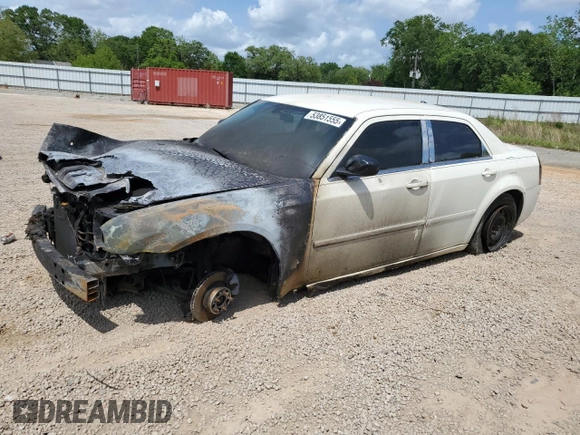 2005 Chrysler 300 300 z VIN 2C3JA43RX5H664428, wystawiony jako Copart lot #53851555 z przebiegiem Nie podano mil oraz Szkoda całkowita • Salvage title. Historia ofert i sprzedaży dostępna na DreamBid. Obrazek 1.