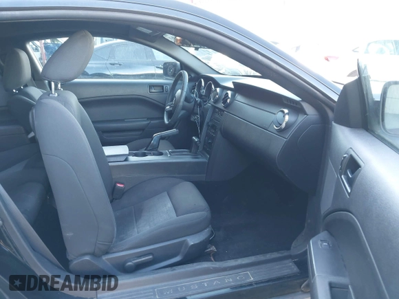 2007 Ford Mustang Deluxe with VIN 1ZVFT80N575352139, listed as a IAAI auction lot 41626063 with 113,792 mi miles. Bid and sale history available at carsss.com. Image 5.