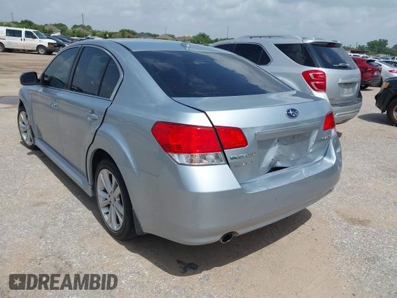 2014 Subaru Legacy Premium z VIN 4S3BMCC66E3026641, wystawiony jako IAAI lot #42621371 z przebiegiem 139 187 mil mil oraz . Historia ofert i sprzedaży dostępna na DreamBid. Obrazek 3.
