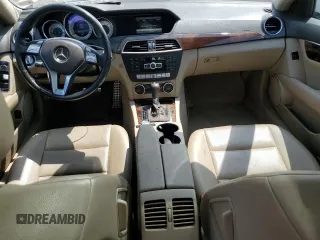 2013 Mercedes-Benz C 250 Sport с VIN WDDGF4HBXDR293035, выставлен на аукционе Copart как лот 60716965 с пробегом 102 726 миль миль и Списание • Salvage title. История ставок и продаж доступна на DreamBid. Изображение 8.