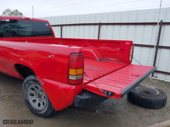 2006 Chevrolet Silverado 1500 Work Truck with VIN 3GCEC14X56G260456, listed as a IAAI auction lot 41631680 with 308,662 mi miles. Bid and sale history available at carsss.com. Image 17.