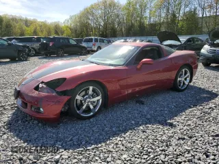 2008 Chevrolet Corvette z VIN 1G1YY26W885120929, wystawiony jako Copart lot #55281465 z przebiegiem 70 755 mil mil oraz Czysty tytuł • Clean title. Historia ofert i sprzedaży dostępna na DreamBid. Obrazek 1.