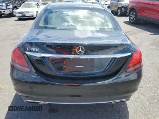 2019 Mercedes-Benz C 300 z VIN 55SWF8DBXKU289278, wystawiony jako Copart lot #54876675 z przebiegiem 37 105 mil mil oraz Szkody całkowita. Historia ofert i sprzedaży dostępna na DreamBid. Obrazek 6.