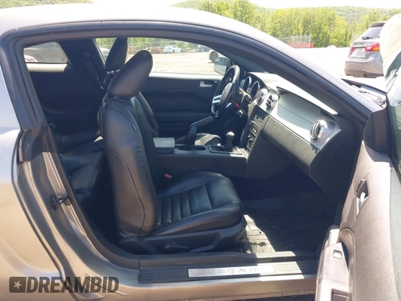 2009 Ford Mustang GT z VIN 1ZVHT82H295123520, wystawiony jako IAAI lot #42313485 z przebiegiem 153 069 mil mil oraz . Historia ofert i sprzedaży dostępna na DreamBid. Obrazek 5.