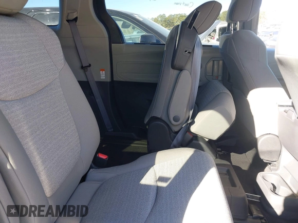 2024 Toyota Sienna LE with VIN 5TDKRKEC9RS185060, listed as a IAAI auction lot 41695763 with 20,673 mi miles. Bid and sale history available at carsss.com. Image 8.