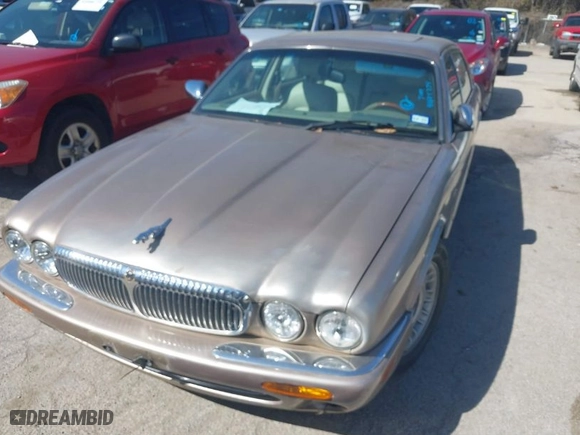 1998 Jaguar XJ Series Sedan Vanden Plas with VIN SAJKX6242WC823240, listed as a IAAI auction lot 41605734 with 1 mi miles. Bid and sale history available at carsss.com. Image 6.