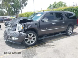 2011 Cadillac Escalade ESV Premium z VIN 1GYS4JEF2BR149146, wystawiony jako IAAI lot #42370325 z przebiegiem 68 787 mil mil oraz . Historia ofert i sprzedaży dostępna na DreamBid. Obrazek 2.