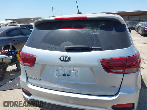 2020 Kia Sorento S z VIN 5XYPG4A58LG669899, wystawiony jako IAAI lot #42006231 z przebiegiem 58 268 mil mil oraz . Historia ofert i sprzedaży dostępna na DreamBid. Obrazek 16.