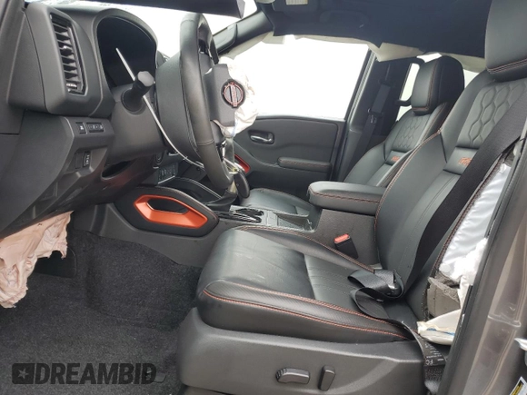 2024 Nissan Frontier Pro-X z VIN 1N6ED1EJ2RN605409, wystawiony jako Copart lot #85559674 z przebiegiem 6 850 mil mil oraz Nie do naprawy • Non repairable. Historia ofert i sprzedaży dostępna na DreamBid. Obrazek 7.