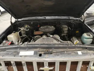 1991 GMC Suburban z VIN 1GKEV16K5MF500359, wystawiony jako Copart lot #81125224 z przebiegiem 177 181 mil mil oraz Tytuł czysty. Historia ofert i sprzedaży dostępna na DreamBid. Obrazek 12.