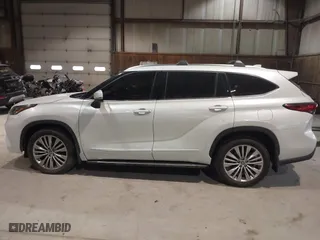 2022 Toyota Highlander Platinum with VIN 5TDFZRBH6NS192150, listed as a IAAI auction lot 41291531 with 67,474 mi miles. Bid and sale history available at carsss.com. Image 15.