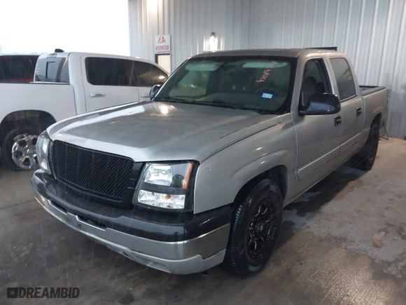 2004 Chevrolet Silverado 1500 Crew Cab LS with VIN 2GCEC13TX41390981, listed as a IAAI auction lot 42084772 with 108,207 mi miles. Bid and sale history available at carsss.com. Image 6.