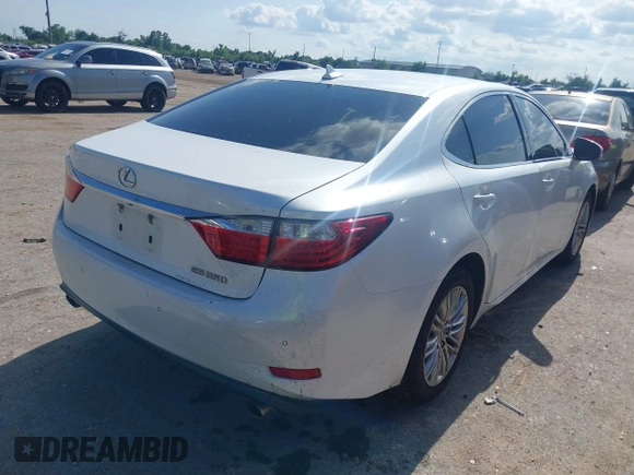 2013 Lexus ES 4dr Sdn with VIN JTHBK1GG7D2067019, listed as a IAAI auction lot 42088189 with 202,667 mi miles. Bid and sale history available at carsss.com. Image 4.