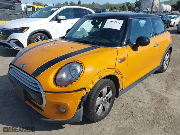 2015 MINI Cooper Hardtop with VIN WMWXM5C57FT940968, listed as a IAAI auction lot 41977972 with 92,974 mi miles. Bid and sale history available at carsss.com. Image 2.