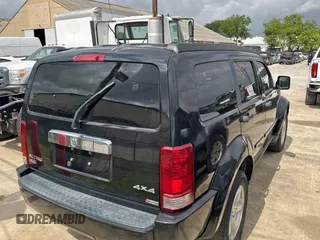 2007 Dodge Nitro SLT z VIN 1D8GU58K77W690568, wystawiony jako Copart lot #61766405 z przebiegiem 177 426 mil mil oraz Czysty tytuł • Clean title. Historia ofert i sprzedaży dostępna na DreamBid. Obrazek 4.