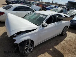 2017 Mercedes-Benz C 300 z VIN 55SWF4JB0HU215308, wystawiony jako Copart lot #43365404 z przebiegiem Nie podano mil oraz Szkoda całkowita • Salvage title. Historia ofert i sprzedaży dostępna na DreamBid. Obrazek 1.