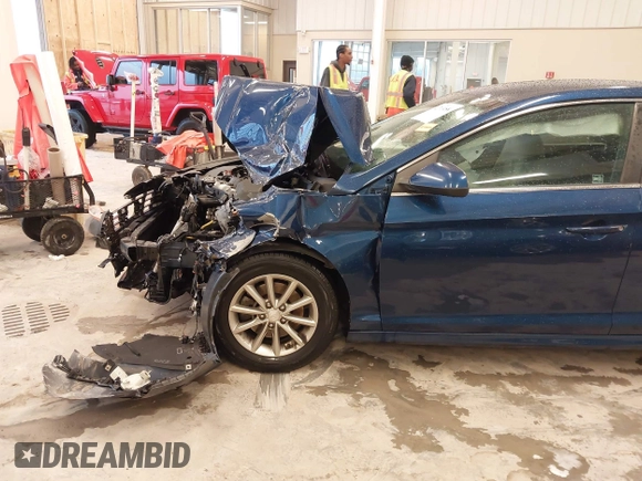 2019 Hyundai Sonata SE with VIN 5NPE24AF7KH803260, listed as a IAAI auction lot 41713958 with Not Provided miles and . Bid and sale history available at carsss.com. Image 18.