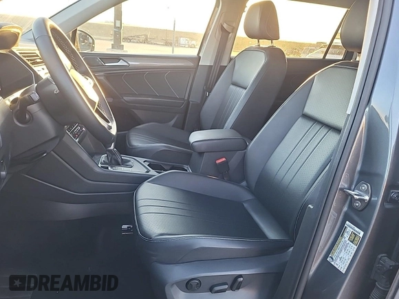 2024 Volkswagen Tiguan SE с VIN 3VV3B7AX0RM107010, выставлен на аукционе IAAI как лот 42889810 с пробегом 22 903 миль миль и . История ставок и продаж доступна на DreamBid. Изображение 49.