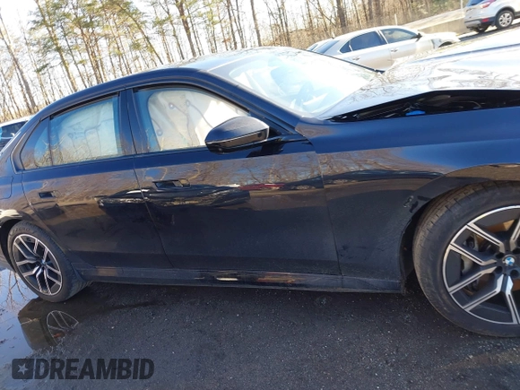 2024 BMW 7 Series with VIN WBA43EH0XRCP19582, listed as a IAAI auction lot 41195408 with Not provided miles and . Bid and sale history available at DreamBid. Image 13.