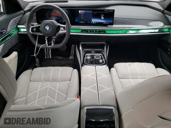 2023 BMW i7 xDrive60 z VIN WBY53EJ0XPCN41041, wystawiony jako Copart lot #47392304 z przebiegiem 5873 mil mil oraz . Historia ofert i sprzedaży dostępna na DreamBid. Obrazek 8.