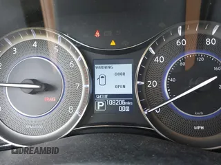 2016 Infiniti QX80 z VIN JN8AZ2NC2G9400211, wystawiony jako IAAI lot #41818944 z przebiegiem 108 206 mil mil oraz . Historia ofert i sprzedaży dostępna na DreamBid. Obrazek 7.