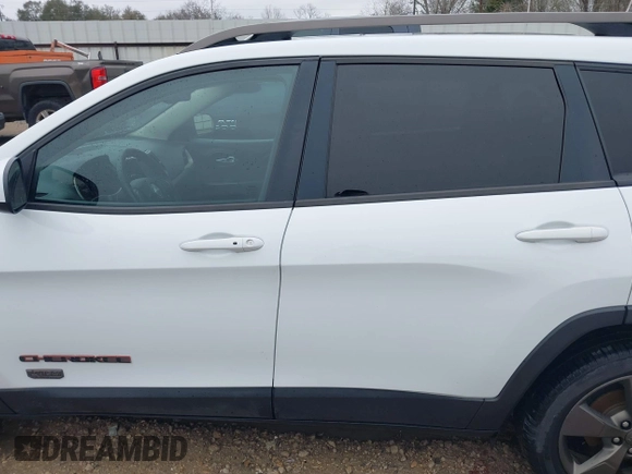 2017 Jeep Cherokee Latitude with VIN 1C4PJLCB5HW514171, listed as a IAAI auction lot 41572117 with 110,632 mi miles and . Bid and sale history available at DreamBid. Image 14.