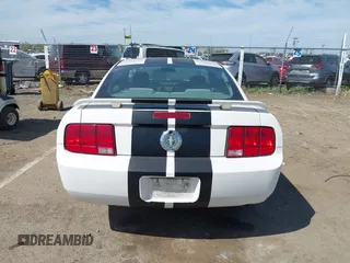 2008 Ford Mustang Deluxe with VIN 1ZVHT80NX85158801, listed as a IAAI auction lot 42015572 with 184,920 mi miles. Bid and sale history available at carsss.com. Image 16.