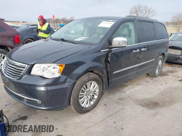 2014 Chrysler Town & Country Touring L 30th Anniversary z VIN 2C4RC1CG4ER133192, wystawiony jako IAAI lot #41113205 z przebiegiem 191 964 mil mil oraz . Historia ofert i sprzedaży dostępna na DreamBid. Obrazek 17.
