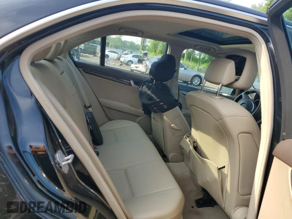 2013 Mercedes-Benz C 300 Sport z VIN WDDGF8AB5DR260851, wystawiony jako Copart lot #59102235 z przebiegiem 120 678 mil mil oraz Szkoda całkowita • Salvage title. Historia ofert i sprzedaży dostępna na DreamBid. Obrazek 10.
