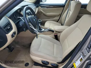 2013 BMW X1 xDrive28i z VIN WBAVL1C59DVR83695, wystawiony jako Copart lot #53530785 z przebiegiem Nie podano mil oraz Czysty tytuł • Clean title. Historia ofert i sprzedaży dostępna na DreamBid. Obrazek 7.