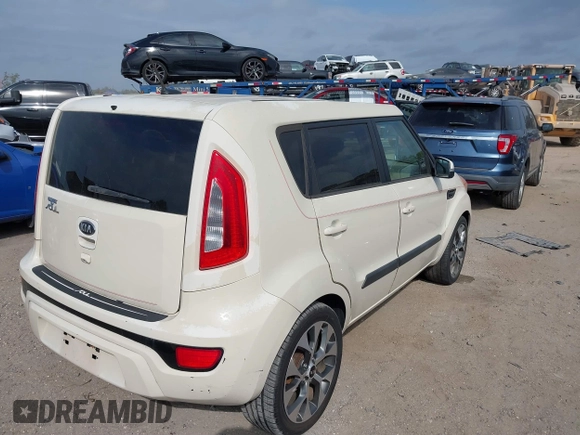 2013 Kia Soul ! with VIN KNDJT2A69D7483138, listed as a IAAI auction lot 41216799 with 81,764 mi miles. Bid and sale history available at carsss.com. Image 4.