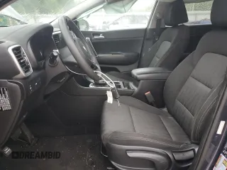 2021 Kia Sportage LX z VIN KNDPMCAC3M7875325, wystawiony jako Copart lot #58910705 z przebiegiem 49 312 mil mil oraz Szkoda całkowita • Salvage title. Historia ofert i sprzedaży dostępna na DreamBid. Obrazek 7.