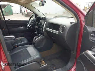 2016 Jeep Compass Latitude z VIN 1C4NJDEB8GD691172, wystawiony jako IAAI lot #42396044 z przebiegiem 172 012 mil mil oraz . Historia ofert i sprzedaży dostępna na DreamBid. Obrazek 5.