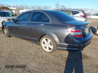 2011 Mercedes-Benz C 300 Sport z VIN WDDGF8BB9BR139784, wystawiony jako IAAI lot #41220260 z przebiegiem Nie podano mil oraz . Historia ofert i sprzedaży dostępna na DreamBid. Obrazek 3.