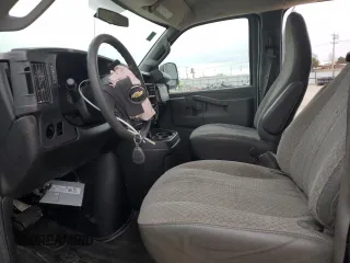 2017 Chevrolet Express Passenger LT z VIN 1GAZGPFG5H1340095, wystawiony jako Copart lot #44379845 z przebiegiem 154 620 mil mil oraz Szkoda całkowita • Salvage title. Historia ofert i sprzedaży dostępna na DreamBid. Obrazek 7.