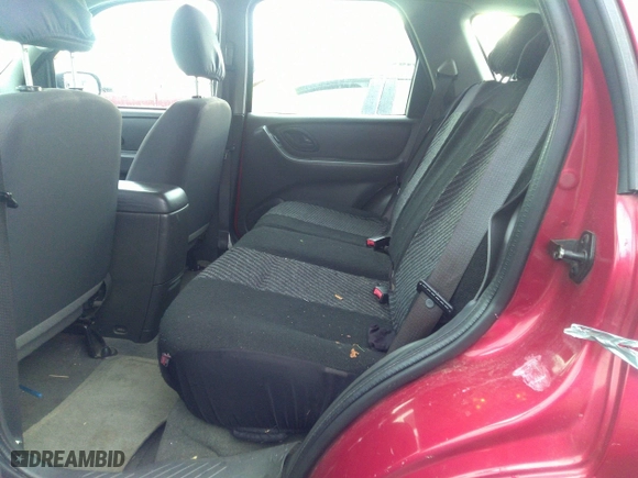 2007 Ford Escape XLS with VIN 1FMYU92Z57KB17526, listed as a IAAI auction lot 31863470 with 122,236 mi miles. Bid and sale history available at carsss.com. Image 8.