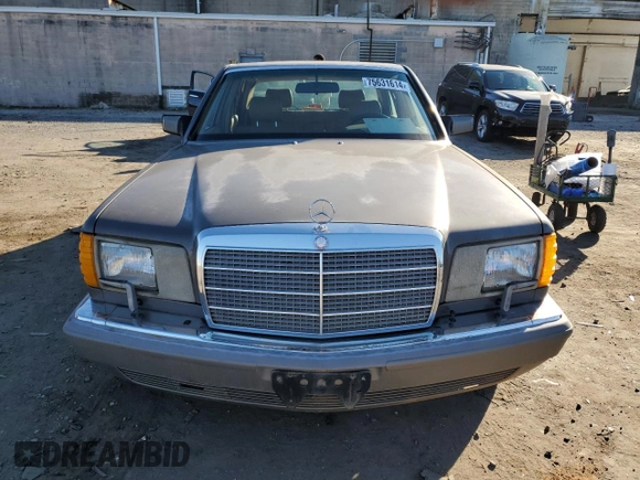 1989 Mercedes-Benz 560 with VIN WDBCA39D1KA429080, listed as a Copart auction lot 75631614 with 178,048 mi miles and Salvage Title. Bid and sale history available at DreamBid. Image 5.
