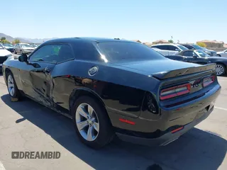 2019 Dodge Challenger SXT z VIN 2C3CDZAG1KH587281, wystawiony jako IAAI lot #42180057 z przebiegiem 109 333 mil mil oraz . Historia ofert i sprzedaży dostępna na DreamBid. Obrazek 3.