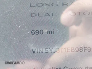 2025 Tesla Model 3 Long Range z VIN 5YJ3E1EB9SF904223, wystawiony jako IAAI lot #41611201 z przebiegiem 690 mil mil oraz . Historia ofert i sprzedaży dostępna na DreamBid. Obrazek 15.