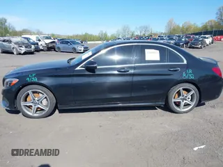 2018 Mercedes-Benz C 300 с VIN 55SWF4KB3JU273059, выставлен на аукционе IAAI как лот 42090952 с пробегом 102 407 миль миль и . История ставок и продаж доступна на DreamBid. Изображение 14.