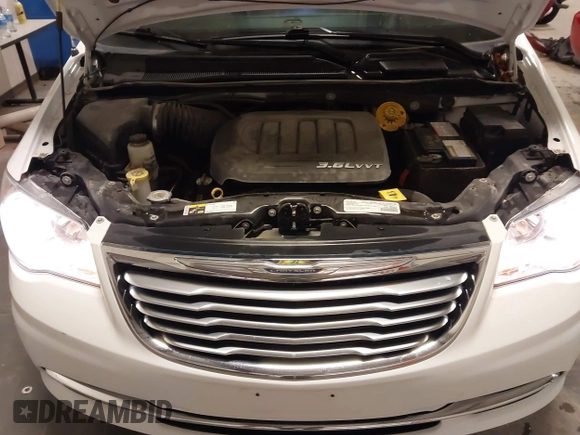 2016 Chrysler Town & Country Touring-L with VIN 2C4RC1CG3GR284527, listed as a IAAI auction lot 41898213 with 198,148 mi miles. Bid and sale history available at carsss.com. Image 10.
