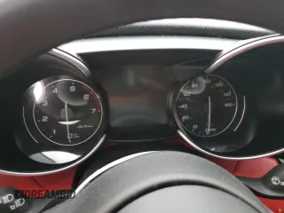 2019 Alfa Romeo Giulia z VIN ZARFAMAN4K7622772, wystawiony jako Copart lot #55380795 z przebiegiem Nie podano mil oraz Szkody całkowita. Historia ofert i sprzedaży dostępna na DreamBid. Obrazek 9.