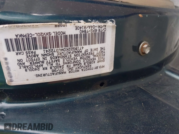 1998 Toyota Camry LE z VIN 4T1BG22K0WU372241, wystawiony jako IAAI lot #42215308 z przebiegiem 136 942 mil mil oraz . Historia ofert i sprzedaży dostępna na DreamBid. Obrazek 9.