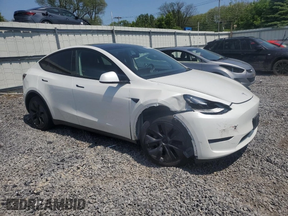 2024 Tesla Model Y Long Range z VIN 7SAYGAEE8RF211702, wystawiony jako Copart lot #58569035 z przebiegiem 8 797 mil mil oraz Szkoda całkowita • Salvage title. Historia ofert i sprzedaży dostępna na DreamBid. Obrazek 4.