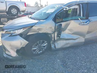 2022 Toyota Sienna Limited with VIN 5TDZRKECXNS136443, listed as a IAAI auction lot 41353097 with 20,568 mi miles and . Bid and sale history available at DreamBid. Image 6.