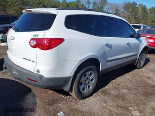 2010 Chevrolet Traverse LS with VIN 1GNLREED0AS111043, listed as a IAAI auction lot 41358837 with 69,828 mi miles. Bid and sale history available at carsss.com. Image 4.