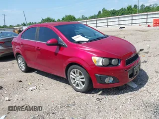 2016 Chevrolet Sonic LT z VIN 1G1JC5SH2G4184428, wystawiony jako IAAI lot #42208017 z przebiegiem 125 510 mil mil oraz . Historia ofert i sprzedaży dostępna na DreamBid. Obrazek 1.